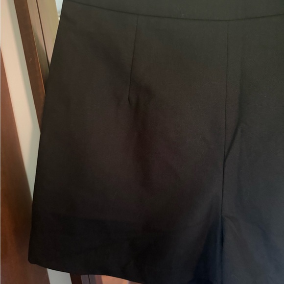 Black Sleeveless Button-Up Vest and shorts Set - Picture 8 of 11